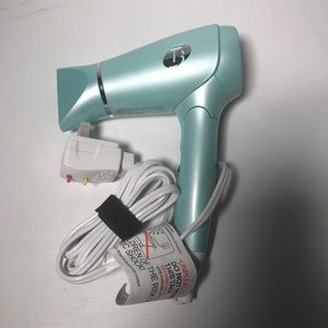 T3 Feather travel size hair dryer
